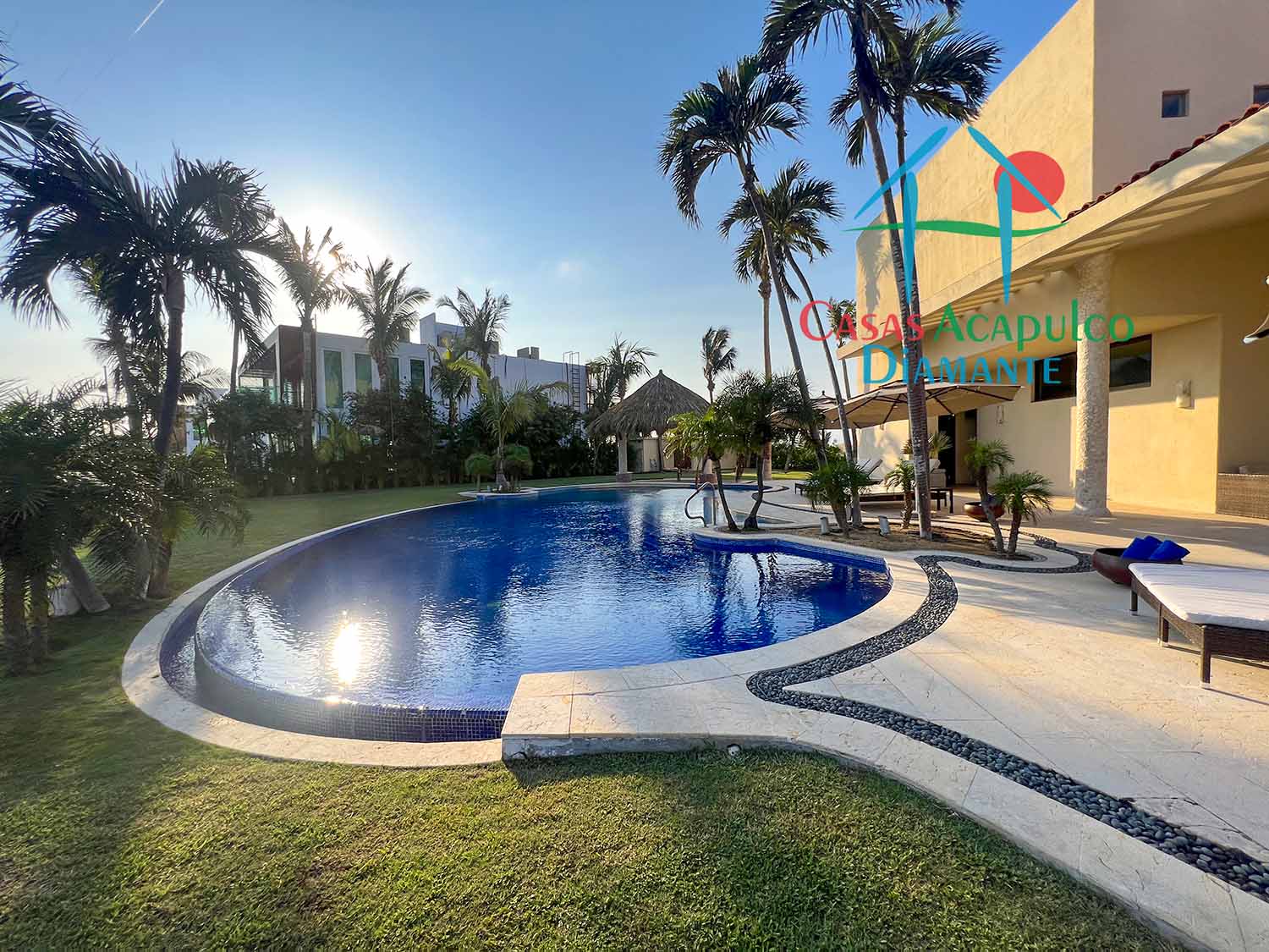 Tres Vidas Los Jaimes - Alberca y jardín 1